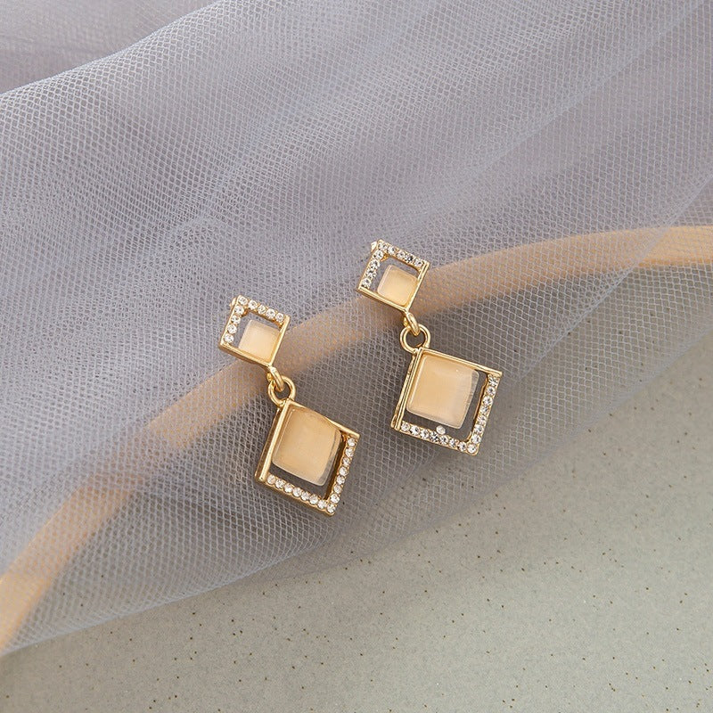 Anting Fashion Mutiara Modern Aksesoris Wanita Perhiasan Earring