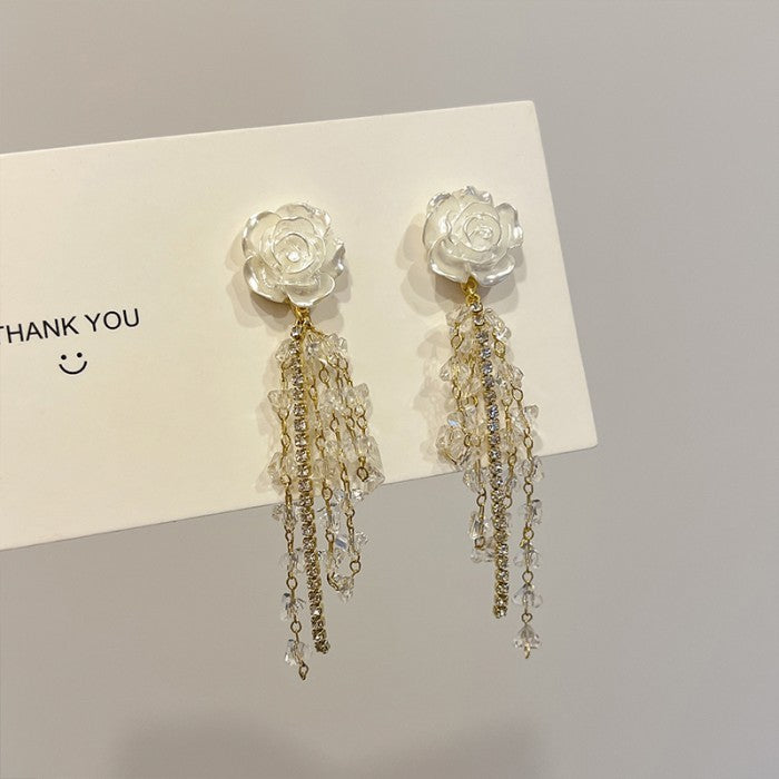 Anting Panjang Floral Putih Detail Gaya Romantis Mewah Earrings