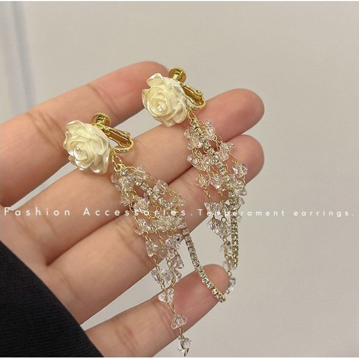 Anting Panjang Floral Putih Detail Gaya Romantis Mewah Earrings